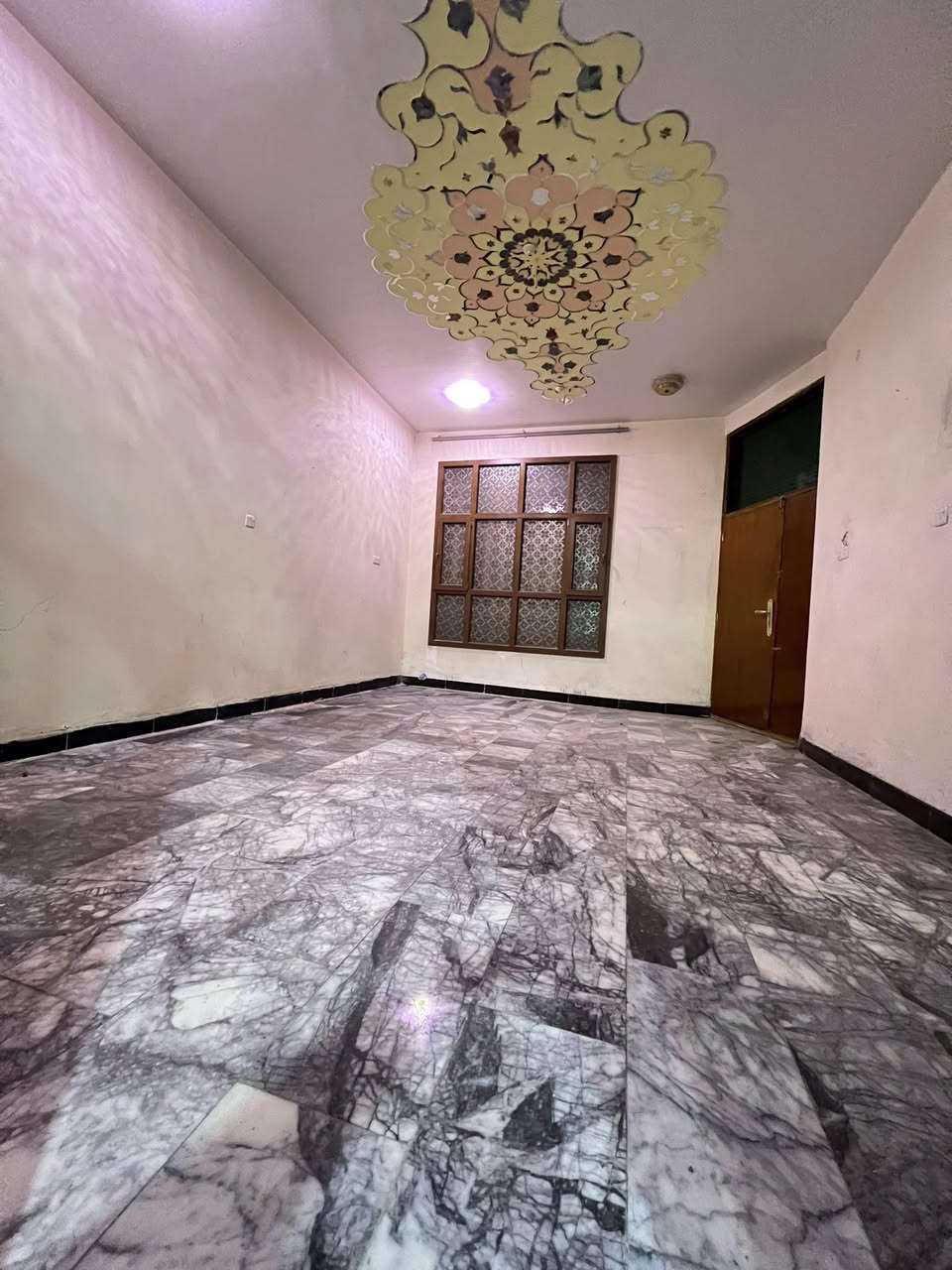 🏠دار للأيجـــــــــــار

فـٓـــي حــــــي الحگــــــام  قـــــرب مــــــول الحســــــن (ع)
_________________
المساحــــــة // 150م
الواجهـــــــــة // 7.5م
النـــــــــــــــزال // 20م
_________________

🧱🏗️ #الطابــــــــــــــق #الأرضـــــــــــــي
غرفــــــــــة وصالـــــــــة وهـــــــــول ومطبـــــــــخ ومجمــــــــــــع صحيــــــــــات وگــــــــــراج ...
🧱🏗️ #الطابــــــــــــــق #الثانــــــــــــــــي
غرفتيـــــــــــن وهــــــــــول ومجـمــــــــع صحيـــــــــات ...
_________________

____________💲
قيمــــــــــة الأيجــــــــــار مليـــــــــون  نهائــــــــــي
____________💲

_________________
#مكتـــــــــب
          🧱🏗️أمــــــــلاك بابــــــــل للعقـــــــار🧱🏗️
#الكائـــــــــن
   شارع_الكرامة_قرب_الضريبة_مقابل_التخطيط_العمراني
         ***********📞☎️📞***********
_____________________________________________
