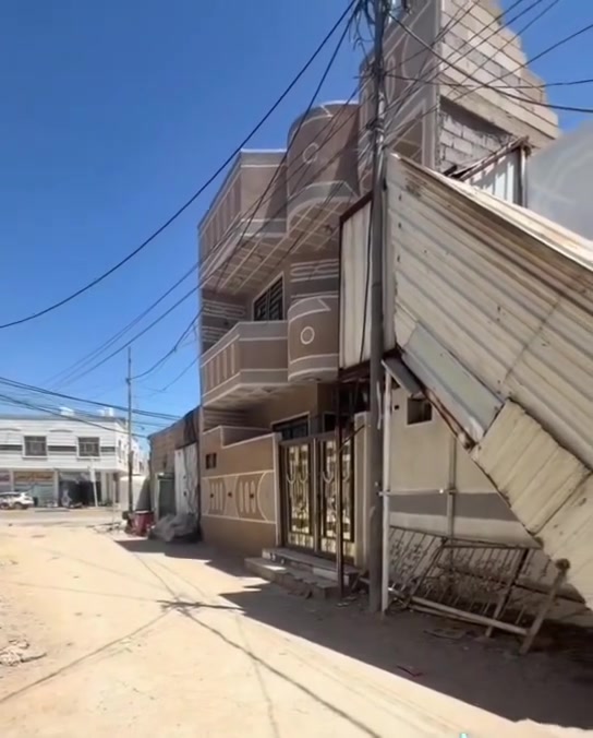 السلام عليكم بيت للبيع 100متر طابق ونص طابوق جمهوري العنوان حي سومر حولي ابو مهدي المهندس للاستفسار الاتصال ***********
