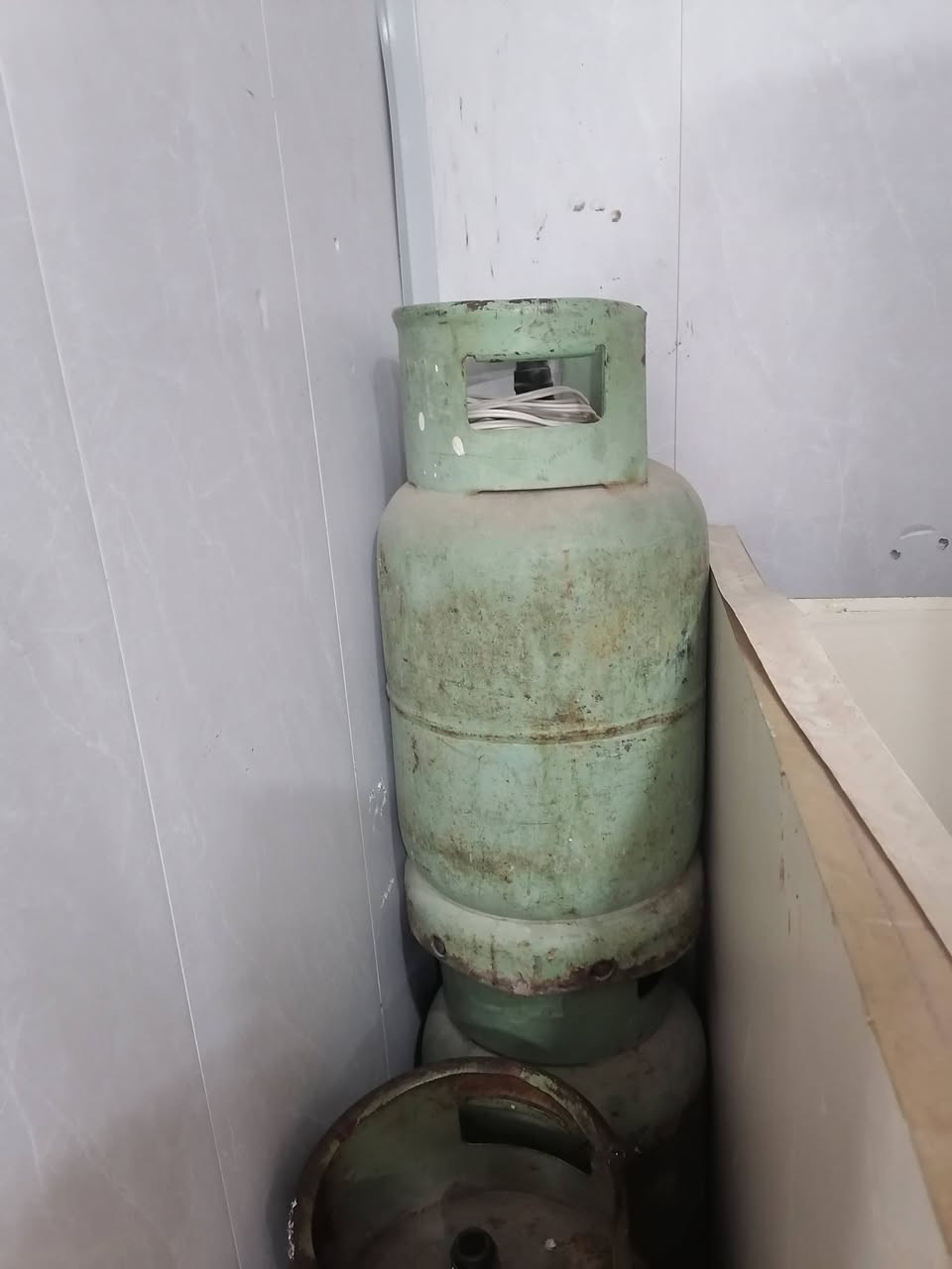 دبات غاز فارغ سعر الوحده 50الف العنوان اربيل هفلان شارع سيد طيب *********** اواتساب ***********اواتساب او المراسله عل خاص
