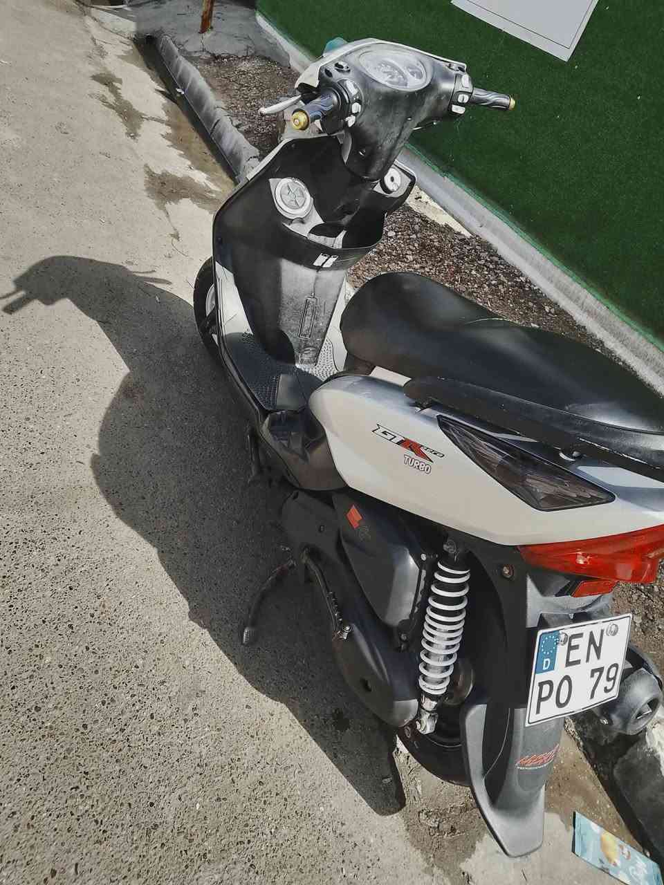 سلام عليكم ثلعب بلاديه بيه زنون  دراجه كلش شون نضيفه وطسته كلش حلوه وتايرات وكهربايات كلها شغاله  اشاير لد هورن كله كامله  دراجه مال دوام  يروح ويجي بيها ابد متوكف بشارع ومكينه خرسه وتخبل ماكو شي طافي   بيه كله شغال ودراجه بيه نصبه فول  سعر750 وبيه مجال مكاني حي عدل شراي يراسلني واتساب او هنا ***********
