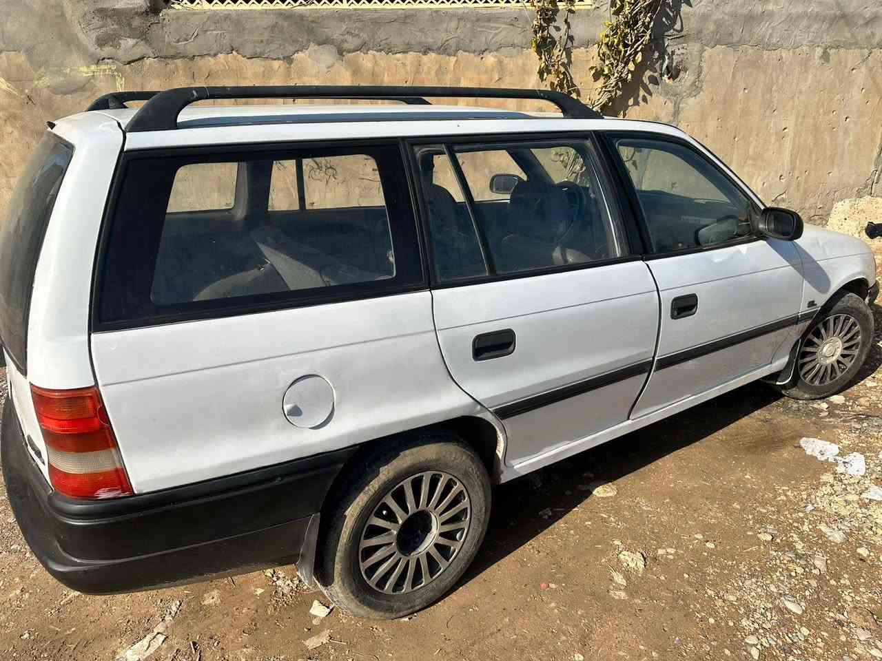 اوبل استرا استيشن لون ابيض موديل 1993 حجم 16 بدون صبغ بس دوائر  دوسات كير محرك شرط وايرمنيه كامله قايش عريض  رقم الماني  نينوى سنويه عضم بي كابون بنزين 28/11/2028 نافاذ تريد تحويل تريد وكاله السعر 60 ورقه وبي مجال ***********
