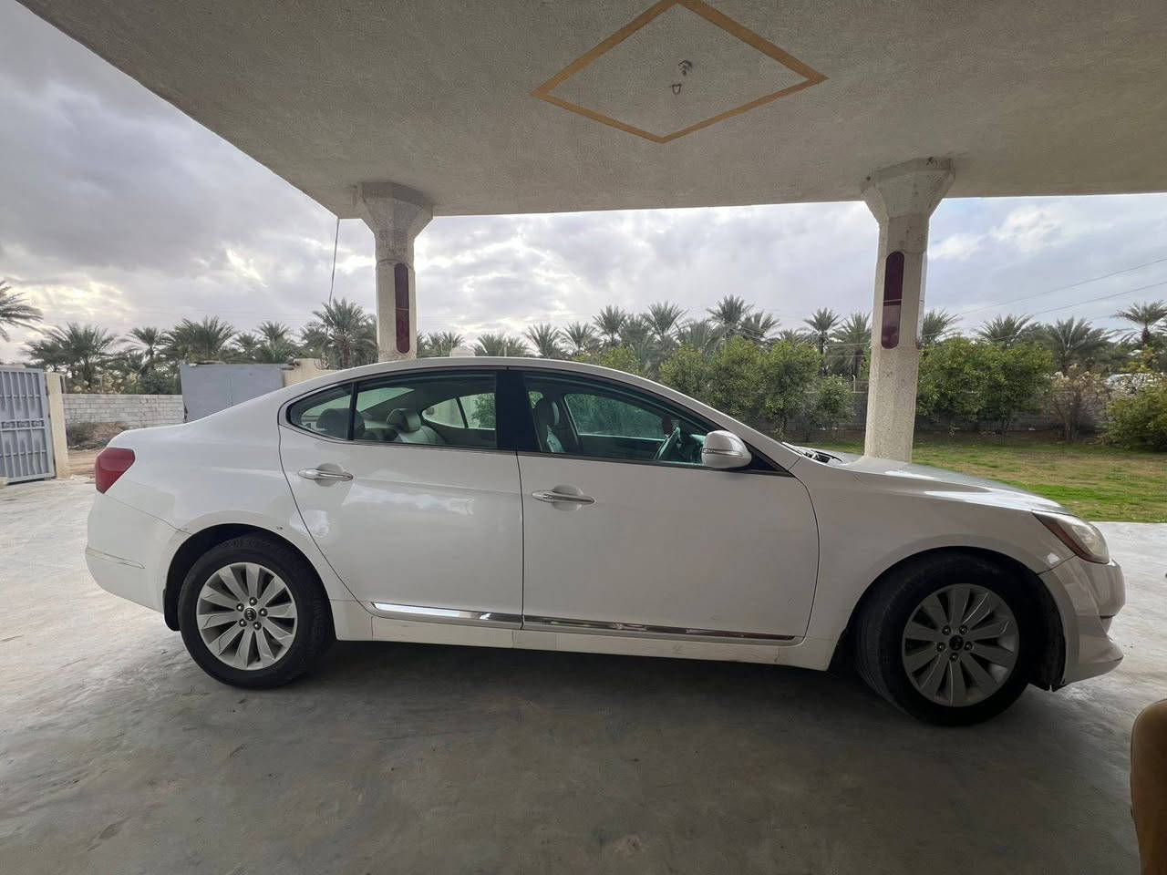 سلام عليكم كيا كادنزا 2011
خليجي فول 1/1 
السياره مكفوله كفاله من الصبغ الضربه والحداديه 
محرك مكفول 
السياره باسمي تحويل مباشر 
مصفره غرامات مروريه 
للاستفسار ***********
السعر 127ورقه وبيها مجال
