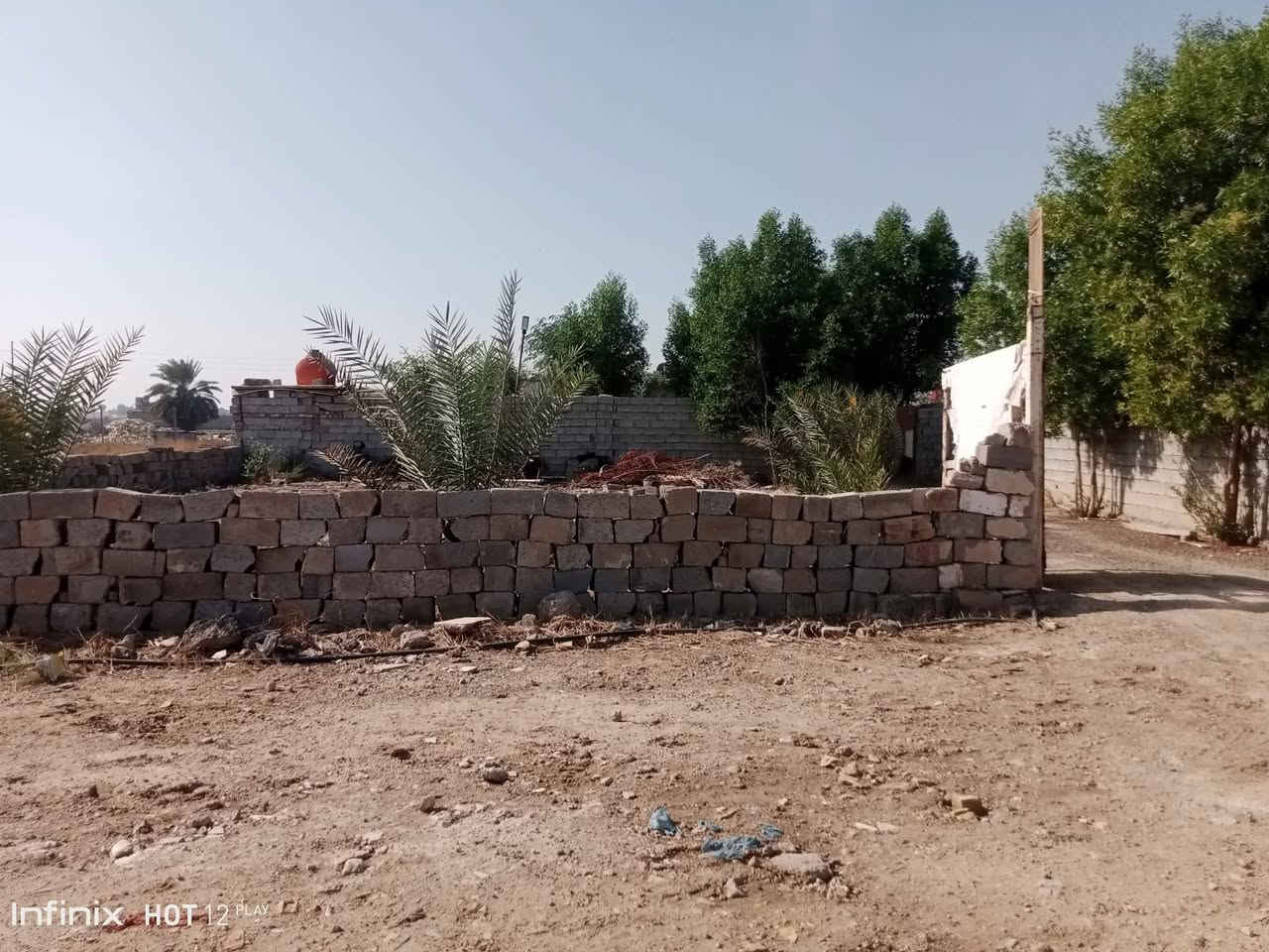 سلام عليكم
نشكر صاحب الكروب على الموافقه 

دار للبيع 
مساحه 930 متر 
يتكون من استقبال وصاله وغرف نوم 3 وصحيات داخليه
سقف البيت سندويج 
رقم الهاتف ***********
سعر 50
للستفسار اتصال على رقم
 العنوان بغداد حسينيه المعامل سياحي منطقه حي الجوادين 
المنطقه كلها راح تتبلط تم قص الفرع بل كامل
