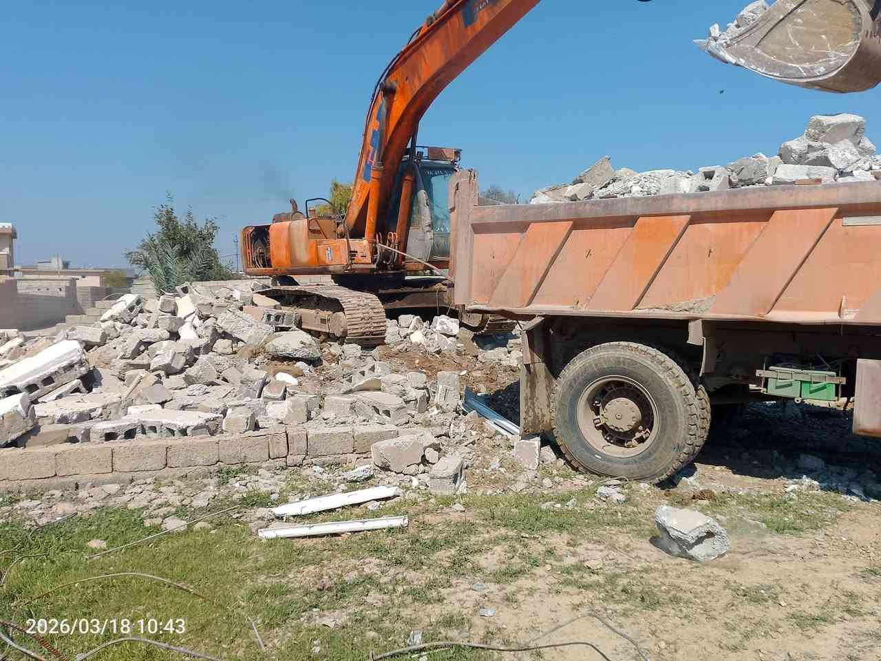 جاهزين لتفليش الدور القديمة مع رفع الانقاض مع حفر اساس باسعار مناسبة جدا
***********
