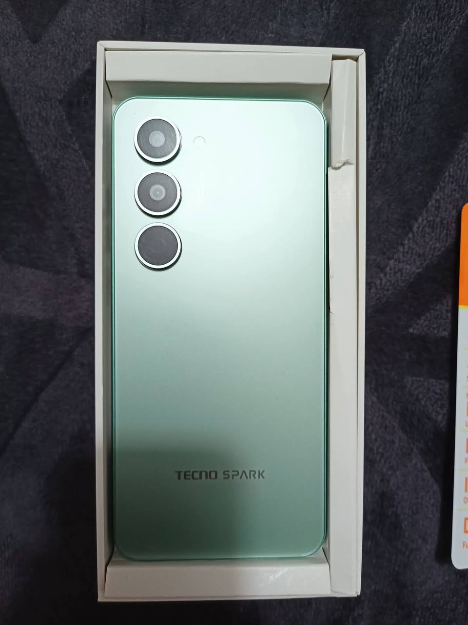 تكنو سبارك 40 برو جهاز جديد مستخدم قليل أسبوع شاشه امولد صوت استريو ذاكره 256 رام 8+8 بطاريه 5200 شحن سريع 45 واط كارتون وغراضه كامل وياه سعر 200 الف بي مجال قليل ***********
