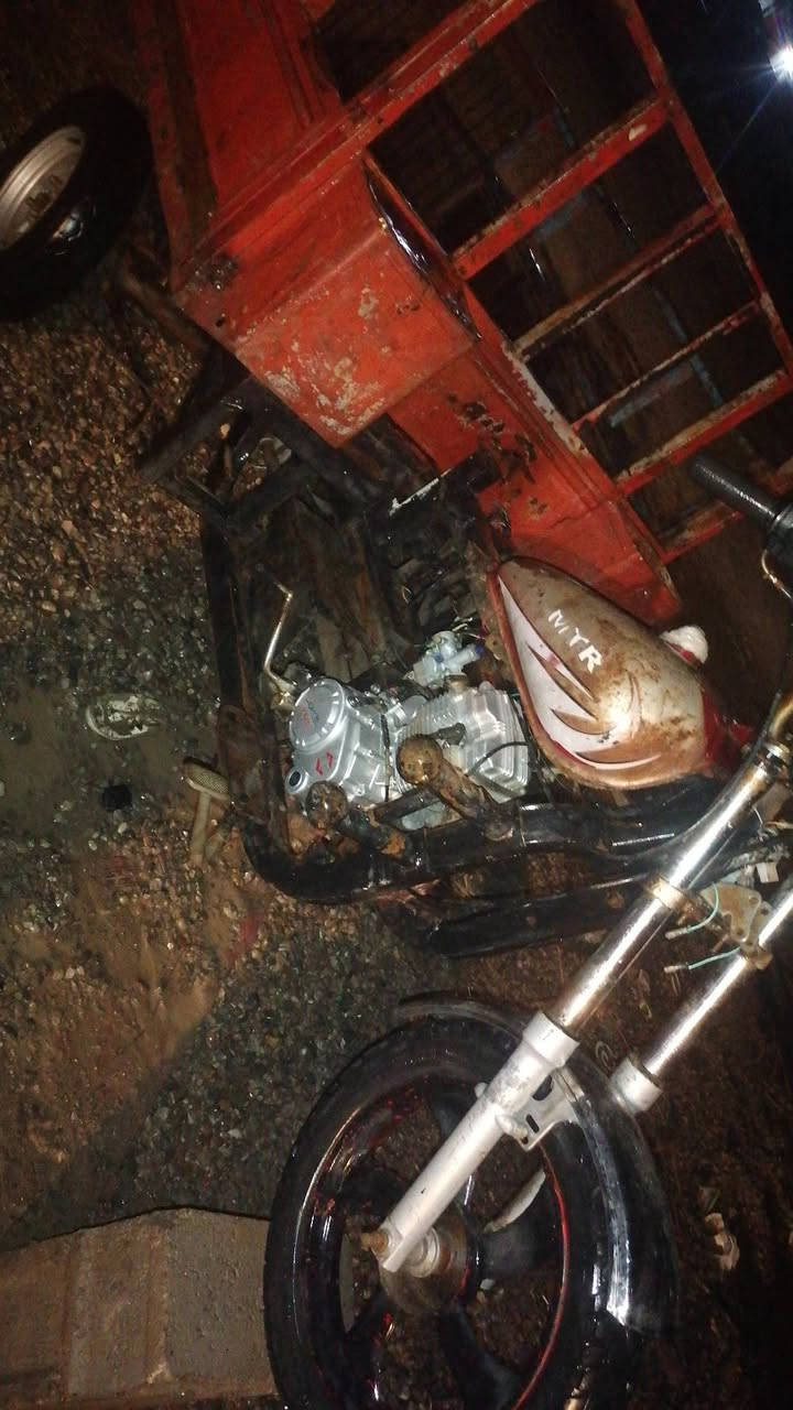 سلام عليكم ستوته خير من الله شلعه معدل مكينه ٢٥ ماصار شهرين من شاده بيهه نقوصات قليله وياهه سبيرين وتايرات زوج جدد جوبلس تجي شغل وتطلع لشغل بجهك ستوته خير من الله مكاني ديالى بعقوبه گاطون رحمه سعر عل خاص ول نتصال***********وبيكم خير وتدلوون
