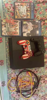 بلي فور للبيع نضيف جدا مساحه تخزين 500 مع ملحقاته قراص مثل ما موضح بل ...