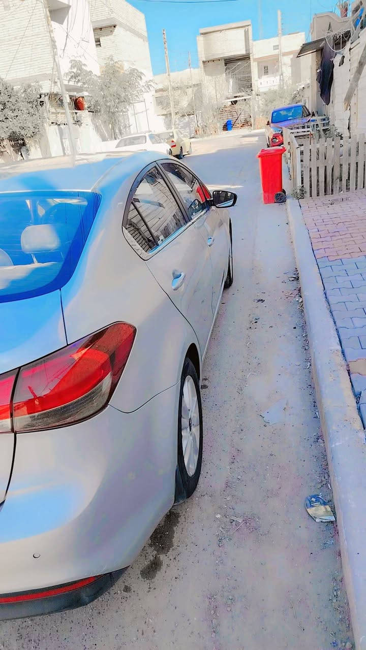 سيراتو 2016رقم بغداد كير ومكينه وصدر تبريد و دواخل جديده مكان السياره بغداد الحسينيه سعر 91 وبيها مجال ***********
