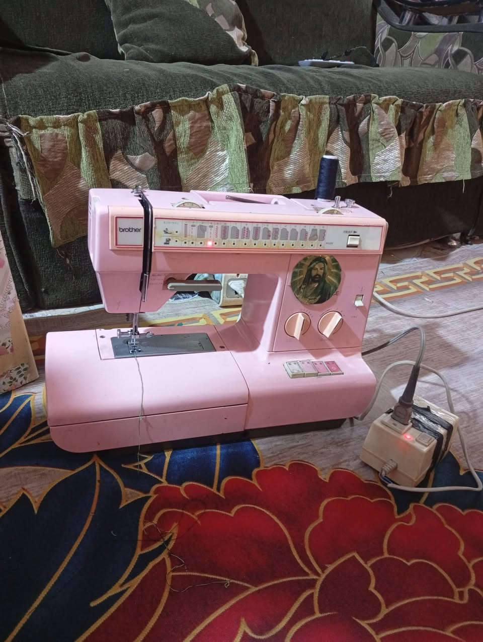 السلام عليكم مكينه للبيع بيها خلل واحد تلفلف خيوط السعر 50 وبيها مجال اتصال واتسابط الرقم ***********
