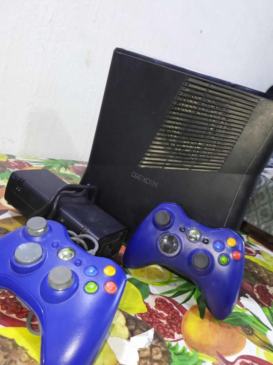 سلام عليكم بلي اكس بوكس360سلم للبيع نضف كلش كدامكم ويا يدات ثنين وحده واير ولثانيه بلوتوث بس الثانيه مشكلته بس بطاريه وهاهيه شغاله كله وبي ذني الالعاب تقريب 53لعبه كلهن  زينات كدامكم وبي بس ضربه من كدام البلي وما تاثر ضمان فحص يومين السعر145وبي مجال بسيط


**إذا كنت صاحب هذا الإعلان وتريد حذفه لأي سبب، رجاءا أرسل رسالة إلى الدعم الفني**