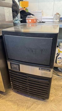 للبيع مكينة ثلج سنوكر مستخدمة قليل كلش السعر 500 الف  العنوان الدورة  ...