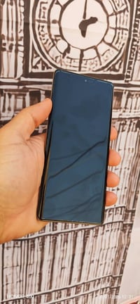 انفينكس  نوت40 برو الون ذهبي ذاكرته 24 العشوائيه 256 شاحنته 70 واط نظا...