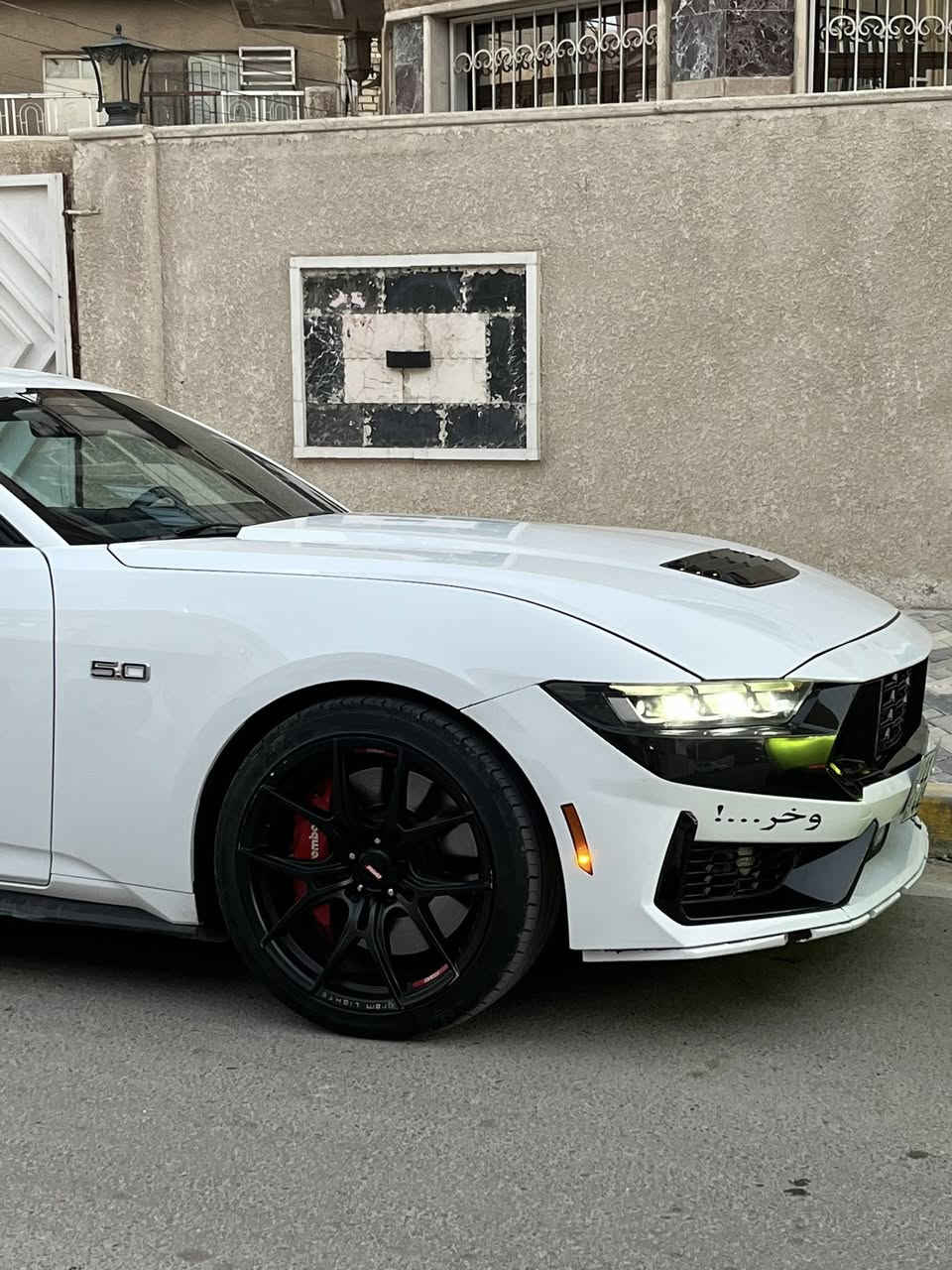 السلام عليكم 
موستنك جيتي GT 

موديل 2024 

ماشية 11 الف كيلو متر 

رقم بغداد مميز 

موستانك 2024 GT (10 Speed) 5.0

اللون ابيض

سنوية جديدة

هزة جديدة

تحويل مباشر

مواصفاتها معروفة Gt :

كشنات تدفئة تبريد

شاشه متصلة

ترحيب ابواب

ترحيب بصمة

تشغيل اطفاء عن بعد 

فصله السيارة من البصمة تفصل

شاشة متصلة

كشنات كهرباء 

ترحيب كامل عند التقرب من السيارة

هاند بريك دكمة

مثبت سرعة

قيادة ذاتي

رادارات بكل مكان

رادارت جانبية امامية خلفية

منبه اصطدام خلفي امامي

اوتو هولد

وباقي المواصفات معروفة

 مكينة كير اكسل تبريد كلة مكفول 

السيارة عليهة تفريغ وبرمجة 

وعليهة ويل اصلي ياباني سعرة٦٥٠ $ 

مكاني بغداد 
رقم تلفون ***********
متوفر واتساب واتصال 

السعر 29000$ 
وبيهة مجال
