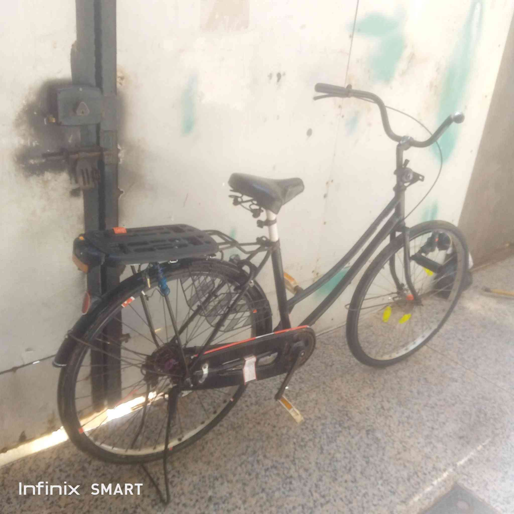 السلام عليكم بايسكل سياحي للبيع حجم 26  السعر 75 وبي مجال مكان البصره التنومه شط العرب ***********
