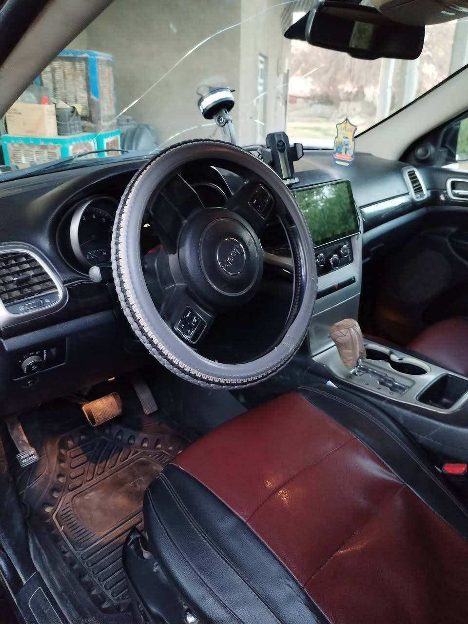 جيب لاريدو موديل ٢٠١١ بيها قطعتين بدون دواخل رقم بغداد السياره مال جناي كير شركه محرك جديد لابخار ولاتنقيص تبريد تدفئه شقالات السعر ١٤٨$وبيها مجال لطيبين العنوان بغداد اليوسفيه مبايل ***********
