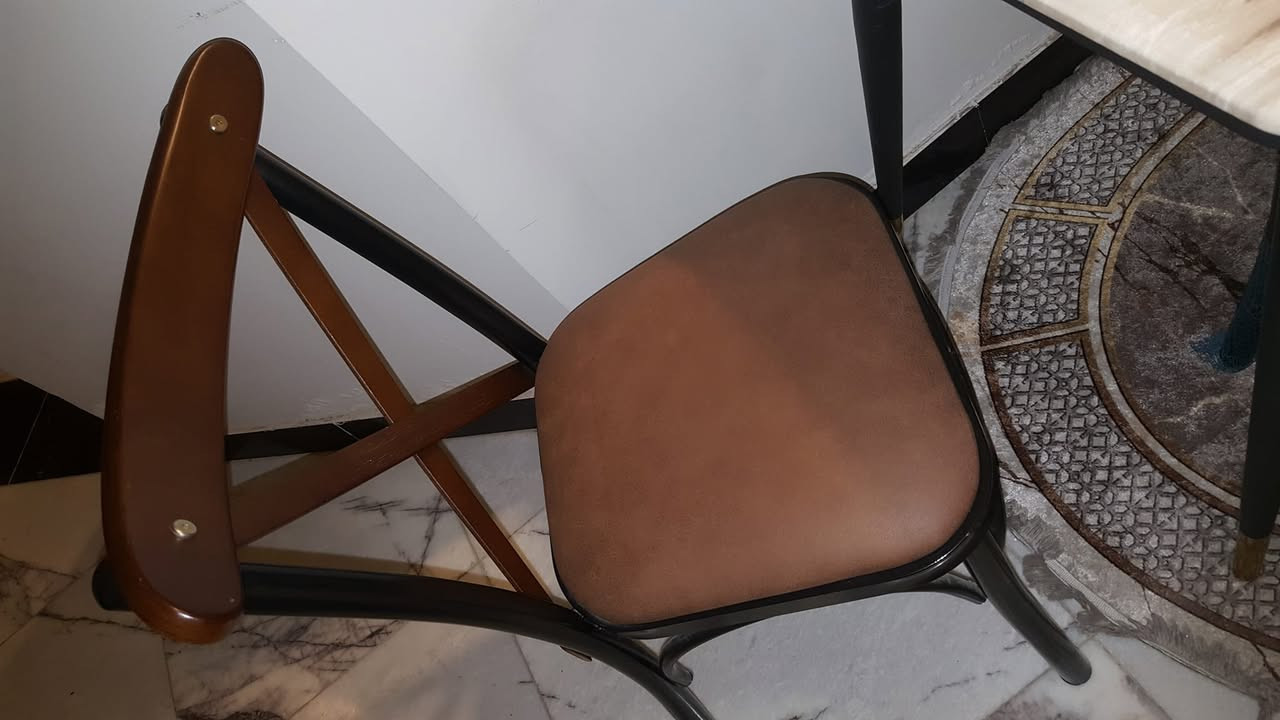 ميز طعام للبيع نظيف جدا استعمال شهر السطح الميز مرمر


**إذا كنت صاحب هذا الإعلان وتريد حذفه لأي سبب، رجاءا أرسل رسالة إلى الدعم الفني**