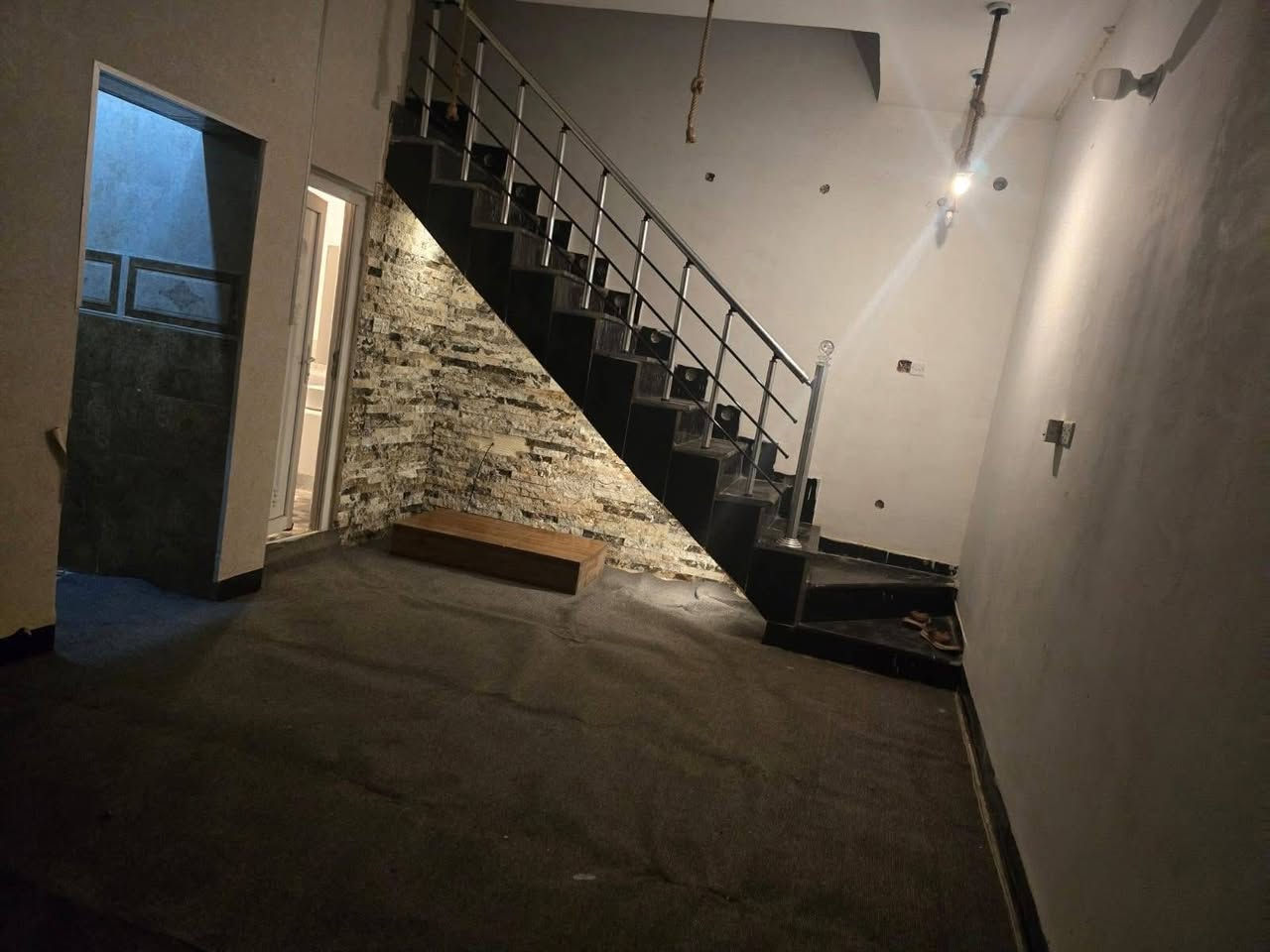 دار للبيع في حي المعلمين  مع الاثاث مساحة 50متر موقع مميز ركن بناء جناي
الدار 3طوابق 

صاله وصحيات ومطبخ في الطابق الاول

غرفه منام سويت الطابق الثاني

صاله مفتوحة الطابق الثالث 

للاستفسار مراسلتنا على الخاص 

او الاتصال ***********
