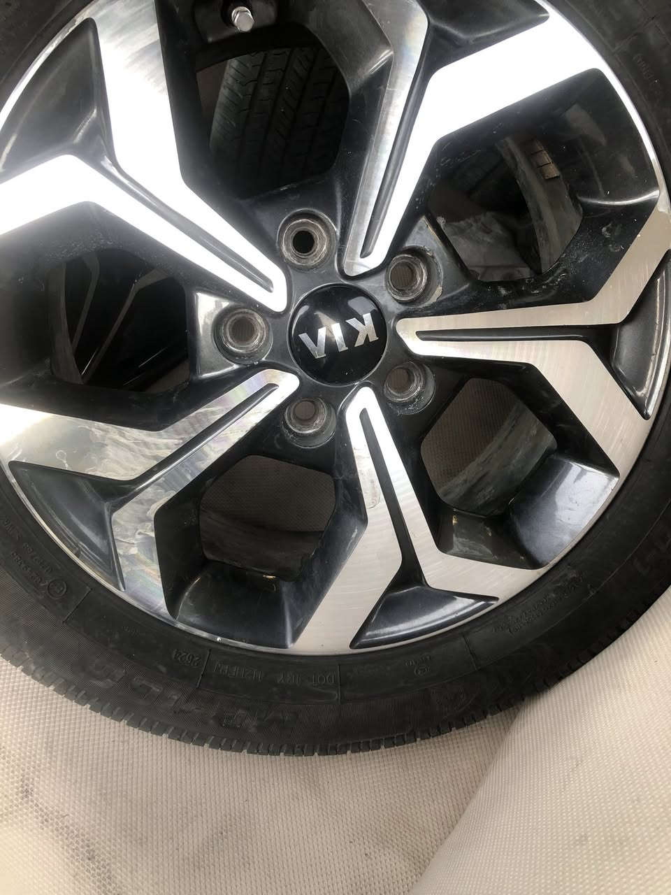 حجم ١٦ اصلي مع التايرات ٣٠٠ الف بغداد غزاليه *********** بيع او مراوس
