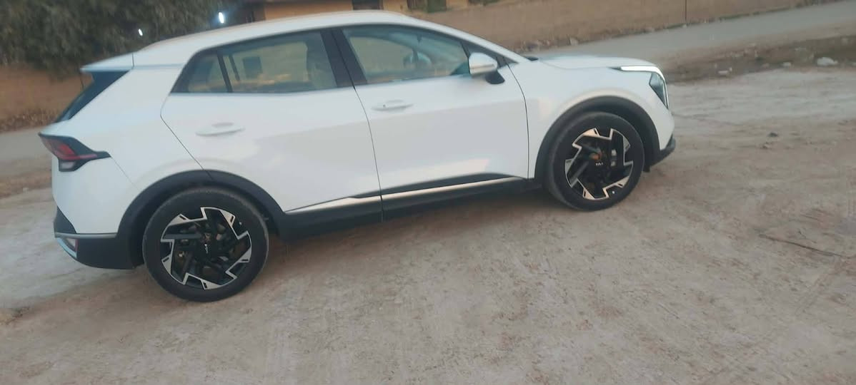 السلام عليكم من رخصه الأدمن المحترم كيه سبورتج خليجي موديل ٢٠٢٤رقم بغداد بسمي مشروع وطني كفاله من كلشي ضربه صبغ بارد حالوب كفاله عامه ماشيه ٢٨ الف حقيقي بعدهه بالضمان رقم الموبايل *********** العنوان بابل محاويل
