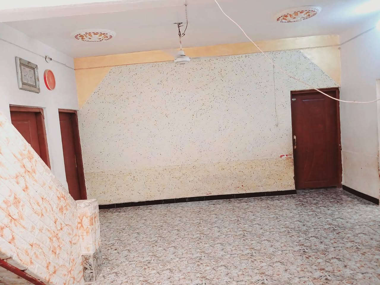 بيت للبيع المساحه 500 متر قرب ملعب السنبله اسم القرية العطاء علئ طريق الحمزه كافت الخدمات المحوله بالباب مدارس متوصطه وبتدايئه السعر 38 وبي مجال بسيط رقم الهاتف *********** غير متواجد ع الفيس
