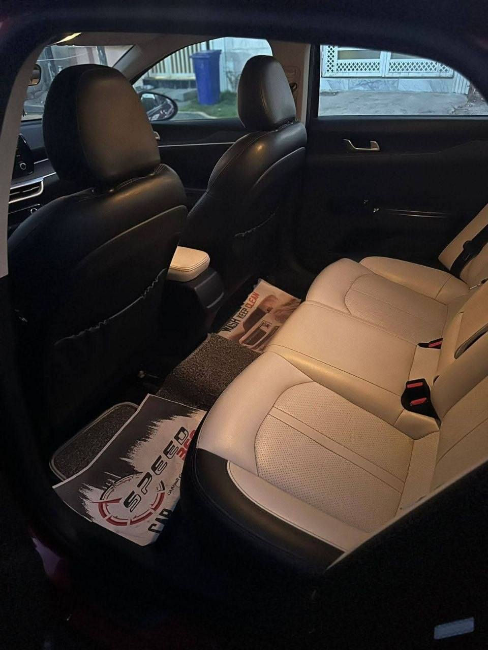 🚗 للبيع — كيا K5 موديل 2021 🚗
السلام عليكم

🔴 اللون: ماروني
🔴 الفئة: LX5
🔴 رقم بغداد — حرة

✨ المواصفات:
• محرك 1.6L تيربو
• ردايتر وكالة بعده
• محرك وكير على وضع الشركة (ممفتوح)

🛡️ أنظمة الأمان:
• 5 رادارات (نظام أمان متكامل)
• تحديد مسار + رجوع تلقائي للمسار
• نظام قيادة شبه ذاتية (LFA)
• مانع اصطدام أمامي وخلفي مع كبح طارئ
• تنبيه النقطة العمياء + حركة المرور الخلفية

📸 التقنيات:
• كاميرا خلفية 
• تشغيل بصمة + تشغيل عن بعد
• شاشة كبيرة تدعم Apple CarPlay و Android Auto
• عدادات ديجيتال

🛋️ الراحة والفخامة:
• كراسي كهرباء (تدفئة + تبريد)
• مقود رياضي D-Cut مع تدفئة
• شاحن وايرلس
• إنارة LED كاملة + أوتو هاي بيم
• لايت 4 عدسات
• مودات قيادة (Sport / Normal / Smart / Custom)

📞 : ***********
