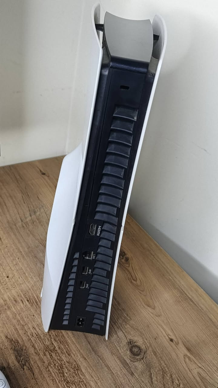 بلايستيشن 5 سلم للبيع او مراوس ب pc  العاب نظيف ملحقات كاملة وباكيت موجود
استعمال قليل جدا مع يدتين و اقراص فيفا 26 وذا لاست اوف اس 2 مع حساب بيه مورتال كومبات اصدار خاص مع الاضافات و gta v و division 2 الاصدار الكامل مع كل الاضافات وبلودبورن مع اضافة the old hunter
ملحقاته كاملة وباكيته ولا شخطة مع جنطة خاصة god of war Ragnarok
+موجود يدتين اصليات نظيفات استعمال قليل 
السعر : 750,000 او مراوس  ب pc العاب
مكاني بصرة براضعية


**إذا كنت صاحب هذا الإعلان وتريد حذفه لأي سبب، رجاءا أرسل رسالة إلى الدعم الفني**