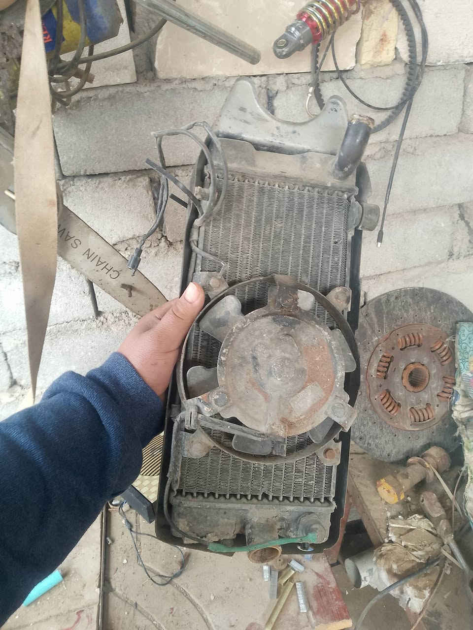 غراض ستد للبيع بسعار جدا رخاص مال جناي الله شاهد اسعار بلاش
التاير جديد ما مستعمل 50الف 
راديتر 25الف 
شيال مال الرقم 10الف 
كزوزات رياضي 45الف 
محرك شرط شغل 150الف 
بك لايت بلادي 15الف 
دبلات مدة كامل هيه وصدر مالهة 75الف 
وصفاجيات مزلغات هذن ب10الف 
وفيت بم 20الف شرط شغل 
وني بخدمتكم 
***********
