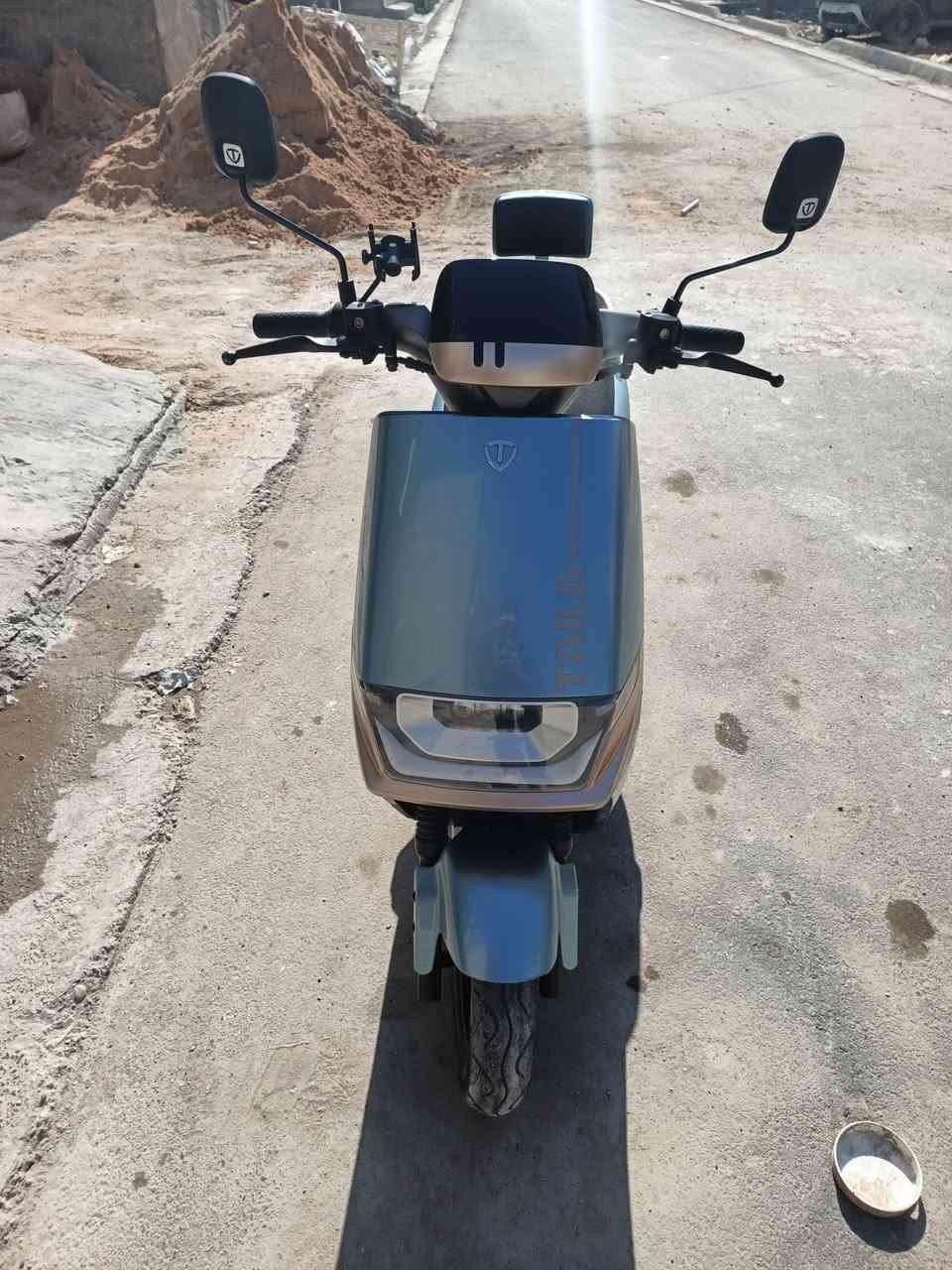 السلام عليكم شباب دراجه شحن 🔋⚡
السلام عليكم شباب دراجه شحن 🔋⚡نوع تايلج TAILG. الغنيه عن التعريف 
عدد البطاريات 6 / 38 امبير / 
الفولتية/ 72 / تايرات جوبلس دسكات امامي خلفي 
لد زنون عالي وناصي واشاره مانع تزحلق وبارك نظام البصمه شاشه ضد الماء الدراجه كلها ضد الماء 
صندوق كبير ملف الدراجه/1200 حقيقي
سرعه الدراجه 3 نمر  65 حقيقي شحن الدراجه يطول يومين او اكثر الشحنه الوحده 70 كيلو متر الدراجه صار الها شهرين من اخذتها من الشركه الوصل موجود من شركه TAILG. دراجه فحم بعدها بنضافتها وجديده السعر 900 بيها مجال الطيبين
العنوان بغداد الجديدة / 
اتصال واتساب موجود وفيس ***********
