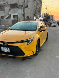 تويوتا كورلا هايبرد امريكي 2023 محرك 1800 اصفر رقم خصوصي بصمة رادار دا...