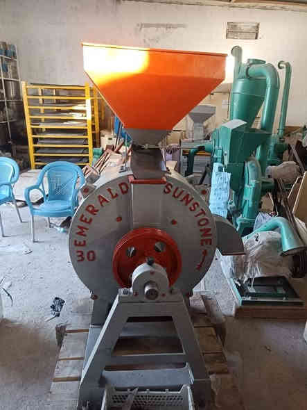 طاحونه حجريه ( دكرمان ) 
لطحن الحنطه والشعير وكافه انواع الحبوب 
 حجم 30 انج 
وحجم 24 انچ
 
صناعه هنديه شركه اميرالد  
جديد بالصندوق كامل مع الحجر  

كما تتوفر لدينا كافه الأدوات الاحتياطيه للطواحين والجواريش والهباشات والغرابيل مختلف الاحجام والمقاسات 
للأستفسار الاتصال على الارقام
***********
*********** واتساب
*********** واتساب

العنوان / محافظه واسط / قضاء النعمانيه / مقابل مجلس بلدي وجامع الحاج جلال الكناني*
