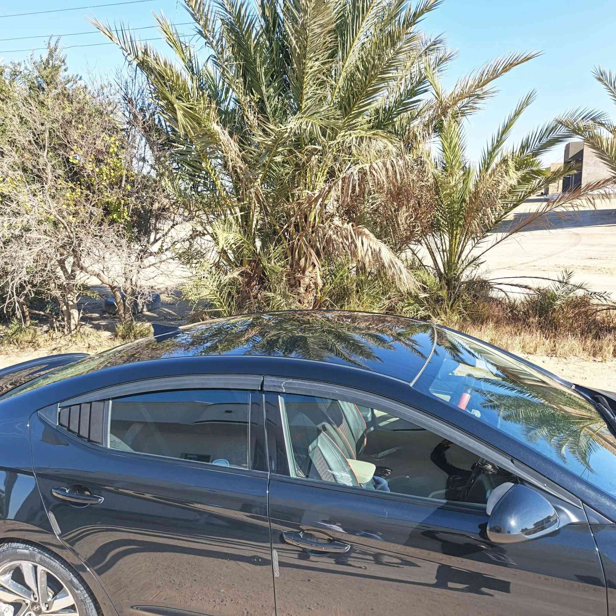 السلام عليكم 
سياره النترا 2017 وارد امريكي 
السعر 135 وبيها مجال 
ضررها بنيد مبدل، سياره جديده مال جناي
ماشيه 50 الف 
***********
