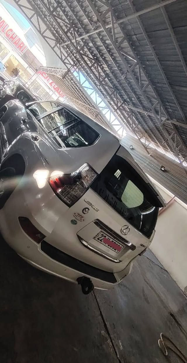 سلام عليكم لكزز برادو مديل2019  فطيم اصل
ماشيه 82اصل 
سياره كفاله عامه 
كشنات جلد حار +بارد 
فتحه بسقف 
سترين كهرباء خزن يصعد وينزل 
سياره لايت اسود زنون 
سياره رقم اربيل جديد بسم شركه
هزه وفحص جديد
رقم الهاتف ***********7بي واتساب
