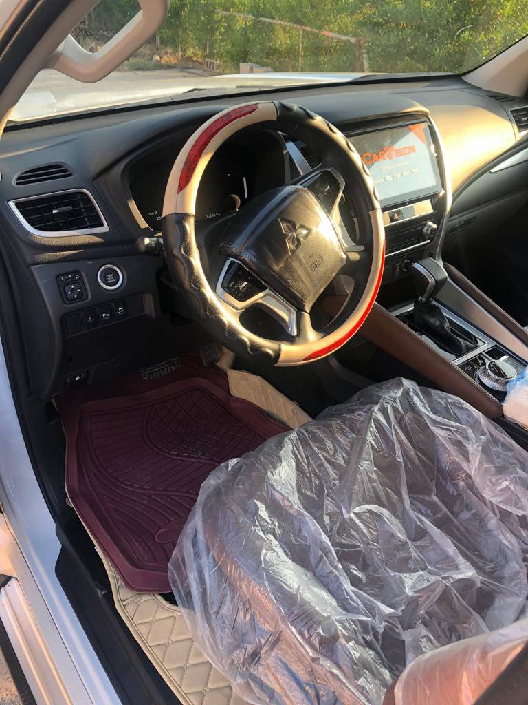 � للبيع  Mitsubishi Montero بحالة نظيفة جداً ومواصفات كاملة 🚗 موديل 2020
ماشية 11,750 km رقم اربيل 
✨ بحالة ممتازة ومعتنى بها بشكل جيد وصيانة دورية 

ملاحضة :السيارة مكفولة عدا بارد في سقف القمارة رصعة بسبب حجر 🧱 

السيارة للبيع وليس للمراوس

📌 المواصفات الكاملة:

* دفع رباعي 4x4 (2H / 4H / 4L)
* مكينة قوية بحالة ممتازة
* قير أوتوماتيك ناعم
* مكيف هواء ثلاثي الصفوف (أمامي + وسط + خلفي) تبريد قوي جداً
* فتحة سقف
* حساسات خلفية
* كاميرا خلفية
* نظام ABS
* مانع انزلاق (Traction Control)
* وسائد هوائية
* مثبت سرعة (Cruise Control)
* نظام Auto Hold
* نظام نزول المنحدرات (Hill Descent Control)
* إنارة عند الاستدارة (Cornering Lights)
* شاشة داخلية ونظام صوت جيد
* تحكم بالمقود (ستيرنغ كنترول)
* جنوط ويل كب
* كفرات بحالة جيدة
* إضاءة أمامية قوية
* داخلية نظيفة جداً ومريحة
* 7 مقاعد (ثلاث صفوف)
*كرسي 💺 السائق كهربائي ⚡️ 

⸻

📍 الموقع: ديالى

📞 للاستفسار: ***********
