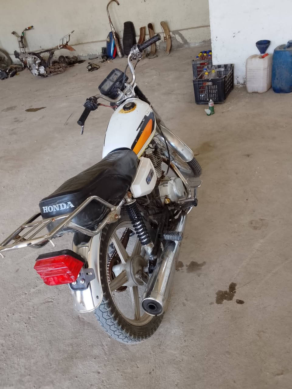 سلام عليكم 
خمسة كير كلك مكفوله سعره 250وبيه مجال قليل حك جيه مكان كربلاء الحسينيه هاذه رقم ***********
