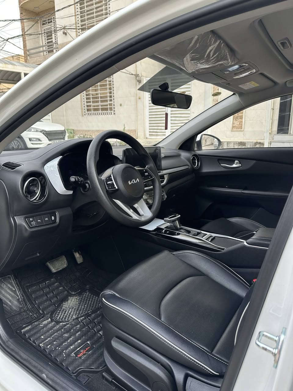 للبيع – كيا K3 موديل 2024

السلام عليكم
معروض للبيع كيا K3 موديل 2024
السيارة مكفولة كفالة عامة.
المسافة المقطوعة 32 الف كم
السيارة رقم اربيل باسم شركة تريد وكالة أو تحويل 
⸻

المواصفات:
 • بصمة تشغيل
 • فتحة سقف
 • سايد بريك إلكتروني (بصمة)
 • خاصية الـ Auto Hold
 • مقاعد جلد
 • مرايا جانبية كهربائية قابلة للطي
 • تحكمات كاملة من المقود
 • شاشة كبيرة
 • أضوية أمامية زينون
 • أضوية خلفية LED

⸻

المحرك:
 • محرك 1500 دبل نوزل

⸻

السعر: 145 بيها مجال

الاستفسار: ***********

الموقع: النجف الأشرف
