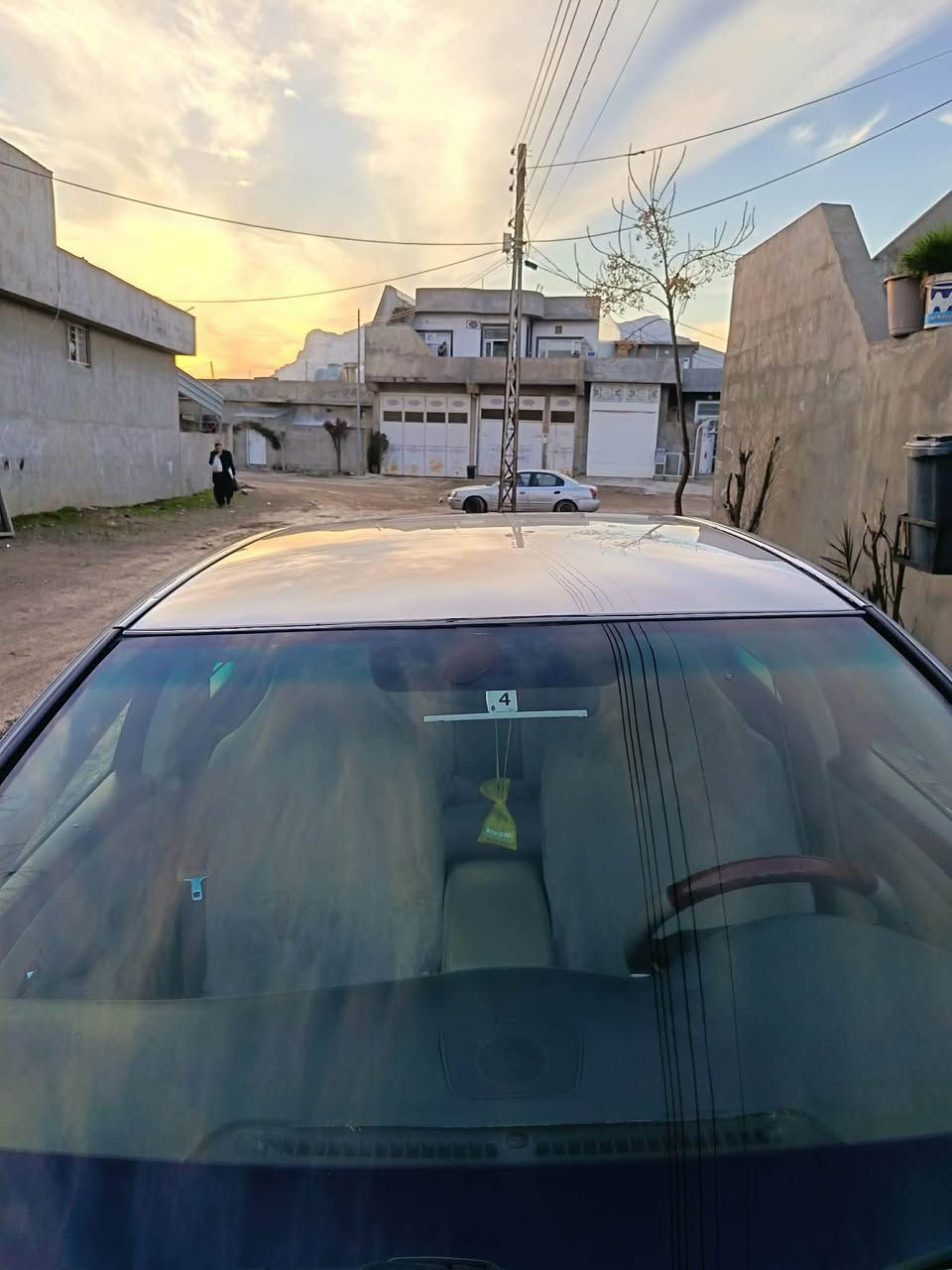 شاهینە مۆدێل 2005موســە سەیارەکە گەورە بەگەورەیە  بەحریەکی زۆر جوانە   سەقفی شوشەیە  دودوگمەیەی ناوزەردە تەبریت ساردو گەرم بەسراوە چرکەی تئانیە  زۆر تنوتۆڵە ماڵی دۆسە نوقسانی نیە سەقفو حیزام بەشەرت گێڕو مەکینەو کەفەر گۆڕاو تەقەو ڕەقە بەشەرت سەیارەکە زۆر جوانە ماشەڵا سعری 55گەڵا شوێن سەیسادق 
*********** حلبجة, السليمانية
