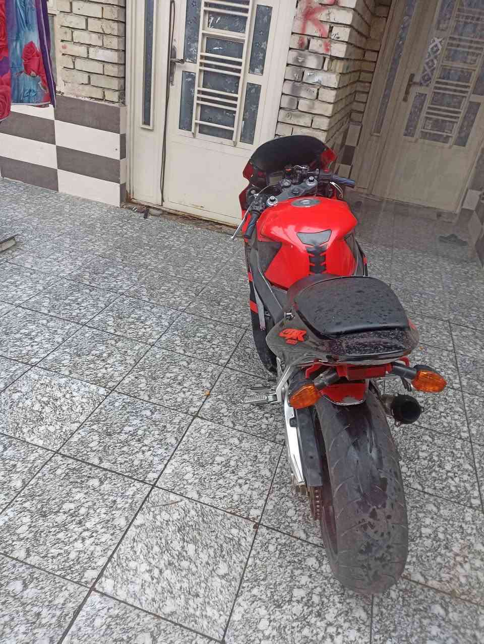 سلام عليكم سيبي ار للبيع ٢٠٠٤ مكينه ٩٥٤ الدراجه مفتوحه مره قبل تلث اسابيع مكينته تخبل يحتاجله ادامه شلعه ومعدل طياره ومعروف الالف مكان بغداد السعر ١٥ وبي مجال ***********
