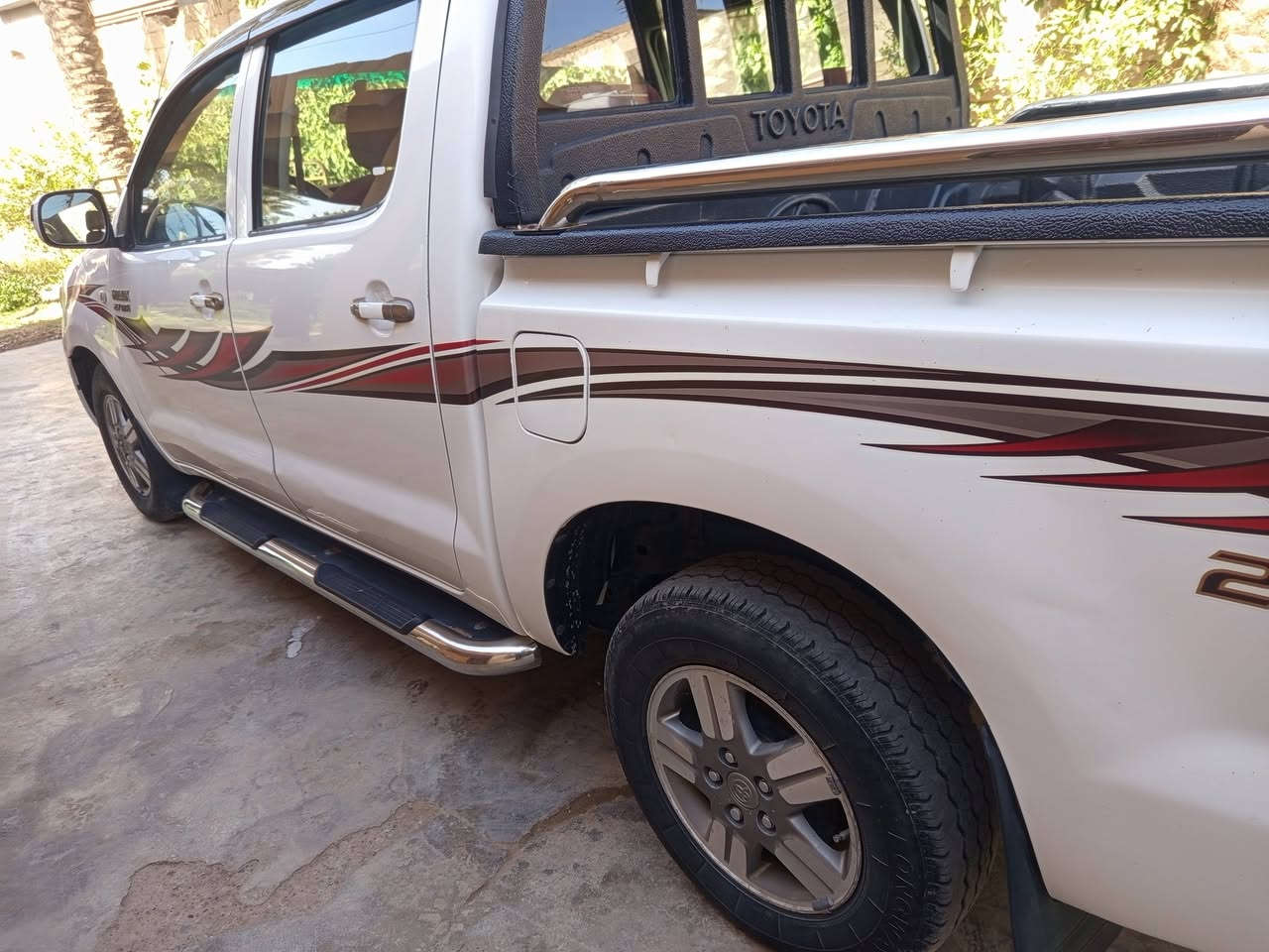 السلام عليكم للبيع تيوتا هايلوكس موديل 2009 شاصي 19 كير ومحرك مكفول بهية شوية بارد وصبغ اربع اصابع رقم بغداد تحويل مباشر سنوية جديدة المكان ديالى ناحية دلي عباس السعر 165ورقة الشراي يتصل ***********
