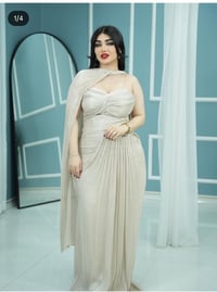 فستان • مُلبوس مرة وحدة • قياس 65