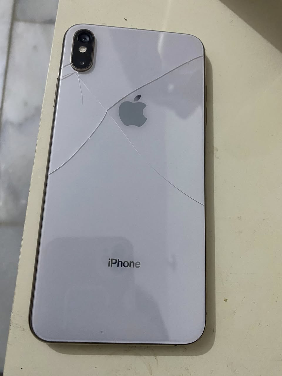 السلام عليكم
أكس ماكس للبيع 
ذاكره 512 
بطاريه 79 بلاديه 
مبدل ظهر وبي فطّر الظهر 
الباقي كفاله عامه 
سعر ١٨٠ وبي مجال 
***********
