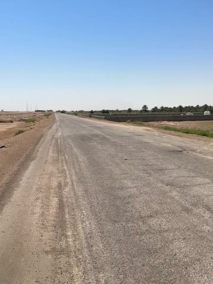 قطعة ارض للبيع المساحة 1750 بالمهدي قرب محطه قطار ساوة  شارع وماي اساله تحتها ومن جهه الثانيه نهر القائد مداور اسمهم طابو زراعي سند 25 باقي التفاصيل الاتصال ع رقم ‭0780 309 5063‬
