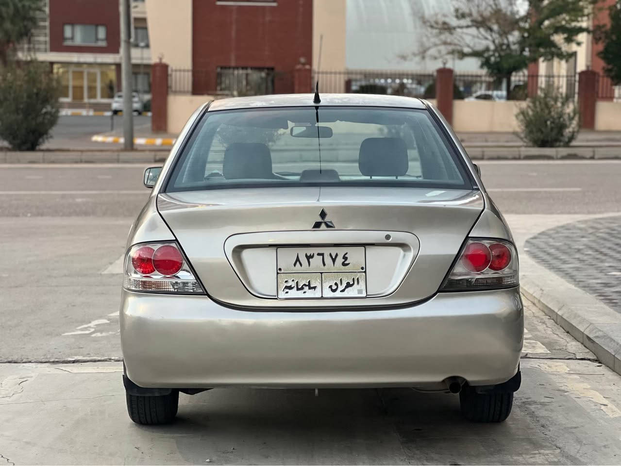 لانسەر 2008 
یەک دەستە لە سفریەوە تا ایستا تەنها 200 کم ڕۆیشتووە 
هیج خەلەلیک و نەقسانی نییە 
تایەی تازەیە و گێر و مەکینەی نەکراوەتەوە و تەقە و رەقەی نییە و بەخار و سەرف و سەوتی تیا نییە 
‎ چوار پارچەی لەسەر ساغی و کالبونەوە بۆیاخە بەبی ناوگرتن و بەبی هیچ شتێ
نرخی 74 گەلا و کەمیک مجال
شوین سلیمانی 
*********** السليمانية, العراق
