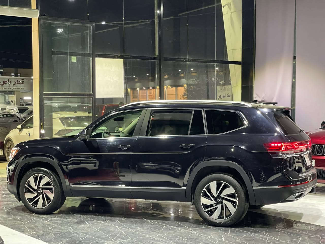 السلام عليكم  
نوع سيارة : Volkswagen Atlass
ملاحظة سيارة مرقم اربيل تريد وكالة تحويل شرط ✅
سيارة بدون صبغ حتى دعاميات شرط سونار موجود✅ 
رادار لايت راديترات كل بيلادي
سعر ((31300))ورقة مجال 

سياره عائلي ٧ راكب  
 ‎ موديل:-٢٠٢٤ شكل جديد 
‎ماشيه ١٧ الف مايل فقط 
مواصفات SEL فول
فور ويل -بانوراما-داتاشو-صندوق شفط-تشغل عن بعد- رادار امامي خلفي جانبي-حساس ٣٦٠ درجة-بردة بيلادي-كشنات جلد كشن ميموري-كشنات تبريد تدفية-لايت ليد زينون- شحن موبايل وايرليس
فقط ٤ اسابيع pdr جاملغ  
ارباك ستيرن طاك مرجع بيلادي 
رقم شاصي ((1V2BR2CA9RC513000))   
مكان اربيل 
***********
