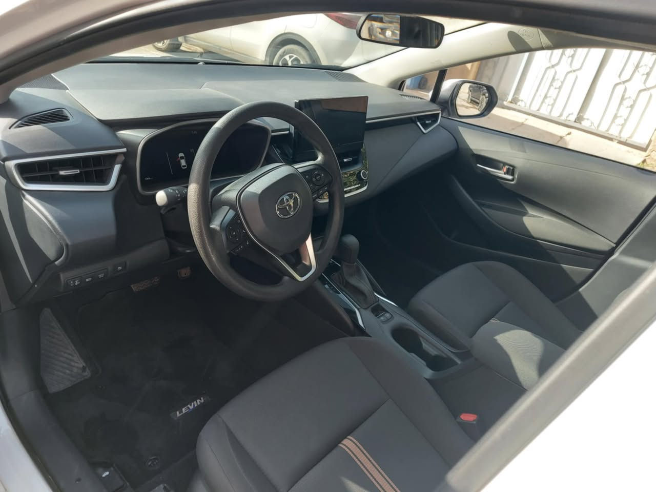 كورولا – الشكل الامريكي،،! تجميع صيني
موديل،2025 | رقم بغداد ا تحويل مباشر  
 
السيارة بحاله الزيرو ماشيه 3،300 كيلو 

المواصفات الأهم:

✅ محرك 1800 سي سي – 4 سلندر 

✅ دفع أمامي + ناقل حركة CVT

✅ كامرة خلفيه

✅ مصابيح أمامية LED

✅ دخول وتشغيل بصمة (عدد 2)

✅ إشارات على المرايا الجانبية

✅ تحكم كهربائي كامل بالنوافذ

✅ تبريد أمامي وخلفي

✅ فتحة سقف (سلايد)

✅ نظام مراقبة ضغط الإطارات TPMS

✅ نظام رادار أمامي ومثبت سرعة

✅ أنظمة سلامة متقدمة:

• نظام تحذير التصادم الأمامي

• نظام التوقف التلقائي

• نظام تحذير الخروج من المسار

• نظام البقاء داخل المسار

✅كشنات مخمل

✅ بلوجكترات + نظام ABS

✅ منافذ USB-C

✅ لايت زنون عالي / ناصي

للاستفسار الاتصال بالرقم 

***********
