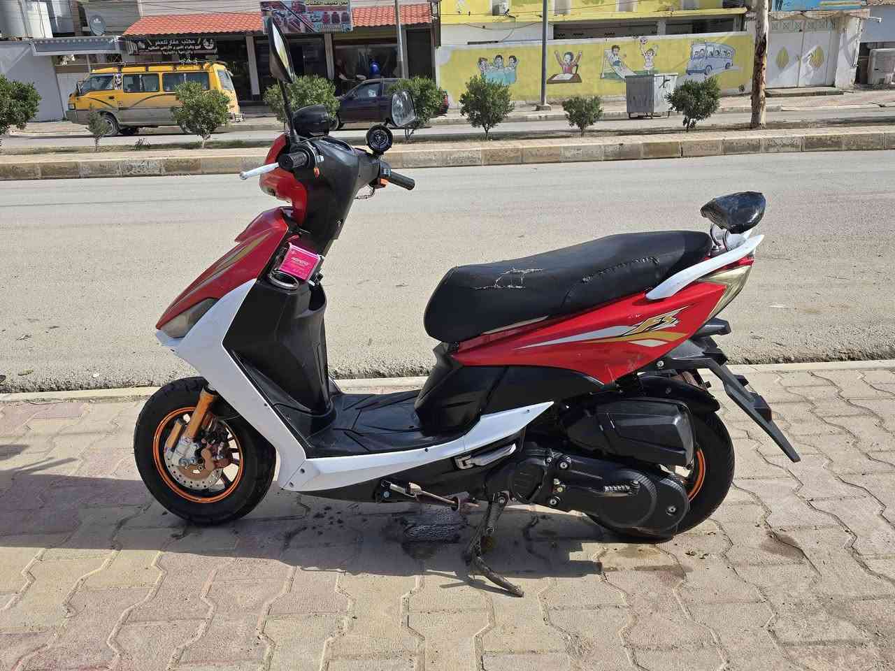 ماطور ماكس ل بيع سعر 350الف بيها مجال للطيبين مكينه شرط  كلشي شغال والماطور نضيف كدام العين اتصال علا رقم***********  اسيا
*********** كورك
