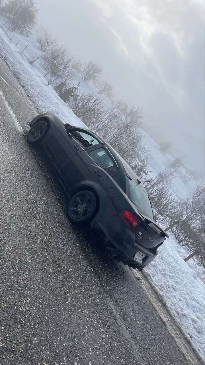 السلام عليكم  الوحش الامريكي 🇺🇸✈️
للبيع دوج أفنجر 2011
محرك 2400 – كير أوتوماتيك 6 نمر (المرغوب)
ماشيه 213 ألف ميل
السيارة كلش حلوة نصبتها ، مكينة وكير خير من الله سياره مال جناي وعله ايدي كهربائيات بلاديه انكر واطلع وين ماتريد ترايها الزاخو
صدر أمامي وخلفي جديد + مي اخضر وادامه كامله بيها تدفئه شغاله
السياره حلوه شبابيه وعائليه 
ناقصها فقط كمبريسر تبريد وشريط ستيرن الهورن
حادثها من أمريكا، الكير مبدّل 6 نمر وبلعراق بيها جاملغ وبنيد بدون دواخل 
رقم أربيل + تحويل مباشر، أني الوكيل الأول عدي وكاله ام الباركود بيها وأبصملك اني مباشر 

💰 السعر: 75 ورقة وبيها مجال بسيط او مراوس حسب القناعه 
📍 بغداد – الشعب
📞 ***********الشراي يتصل بغداد, العراق
