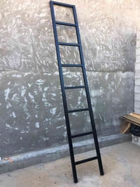 طول ٣.٥م • عرض ٥٥سم • حديد ملحوم ومصبوغ