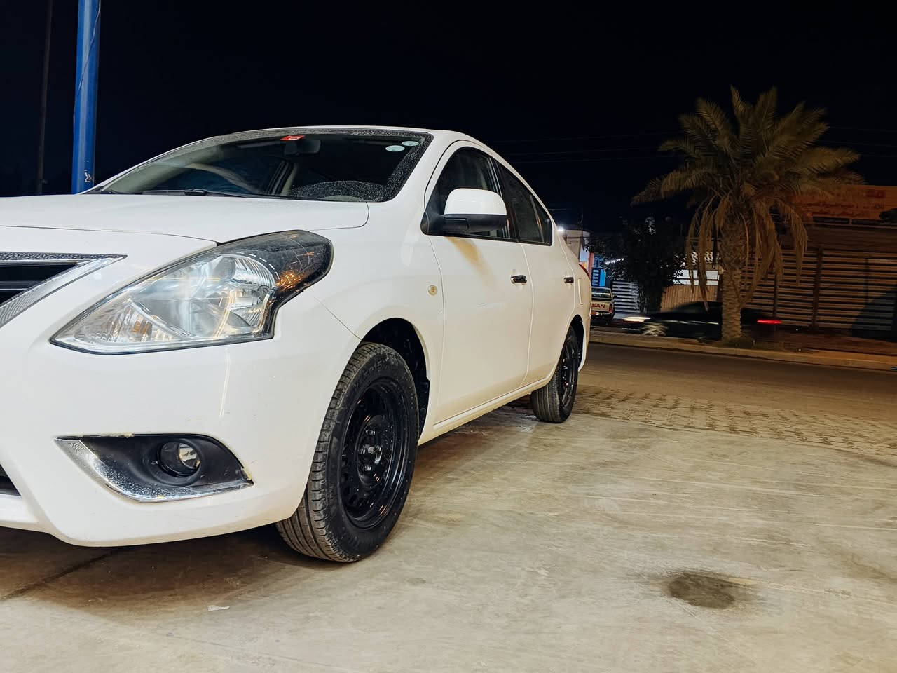 السلام عليكم نيسان صني هندي البليته الزركه  موديل 2022رقم اربيل دولي   السياره مكفوله مكفوله عامه كير مكينه حديدية تخم تاير تبريد وكله جديد مابيها نقص سعر ١١١ مكان السياره نجف التواصل ***********
