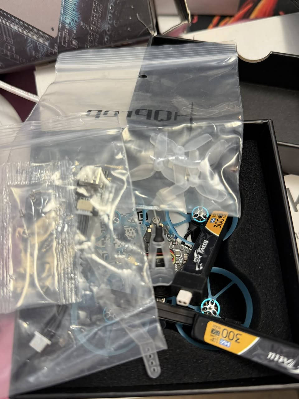 السلام عليكم
غراض للبيع 
فريم المارك 5 كامل بس بالصوره محاطها
المحرك الازق هوه xing 1800kv بس مبدل جرص 
نظاره كامله و هيه غراضها جديده 
اي سؤال بتعليقات او خاص


**إذا كنت صاحب هذا الإعلان وتريد حذفه لأي سبب، رجاءا أرسل رسالة إلى الدعم الفني**