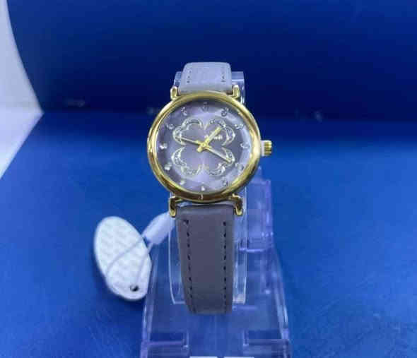 ✨ لا تـفـوتـيـن الفـرصـة! ✨
وصلت أجـمـل السـاعـات النسـائيـة بتصاميم فخمة وراقية…
ساعات سير جلد ناعمة ومريحة، وساعات سير حديد تضيف هيبة وأناقة لمعصمچ 💖

⌚ مميّزات الساعات:
• تصاميم حديثة تخطف النظر
• جودة عالية تناسب الاستخدام اليومي
• ألوان هادئة وراقية تناسب كل الأذواق
• تثبيت ممتاز على اليد وشكل مرتب جداً
• مناسبة لكل إطلالة—رسمية، عملية، يومية

📍 الموقع:
حي الشهداء – شارع المدرسة – أطلال – مقابل ماركت ليمونة

📞 للطلب والاستفسار:
***********

✨ اختاري ساعتچ المميزة وخلي أناقتچ تحچي عنچ 💕
